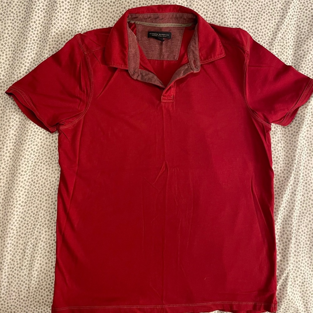 Read fitted Banana Republic polo